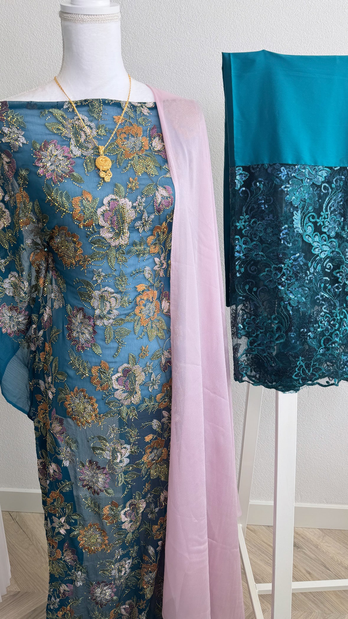 Pearl Lace Dirac Set - Blue