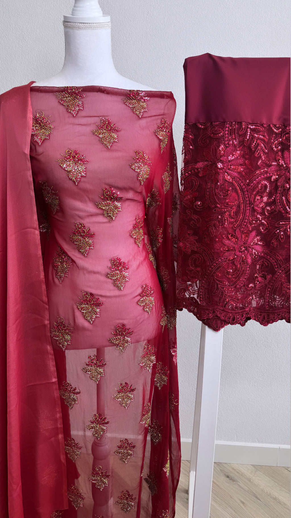 Pearl Lace Dirac Set - Red